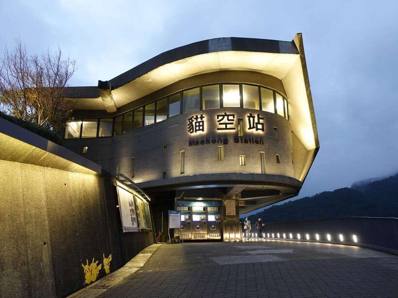 Taipei: Maokong Cable Car 1 day Pass - Choosing between a Regular Cabin and a Crystal Cabin