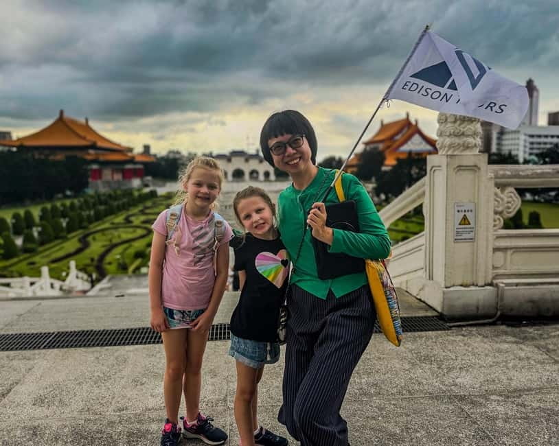 Taipei: Morning City Tour with National Palace Museum Entry - Longshan Temple brings the morning back to daily life