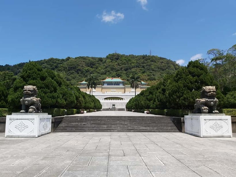 Taipei: Morning City Tour with National Palace Museum Entry - The pace, crowds, and comfort level