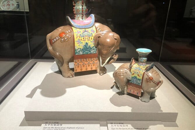 Taipei National Palace Museum Guided Tour - The guides make or break the experience