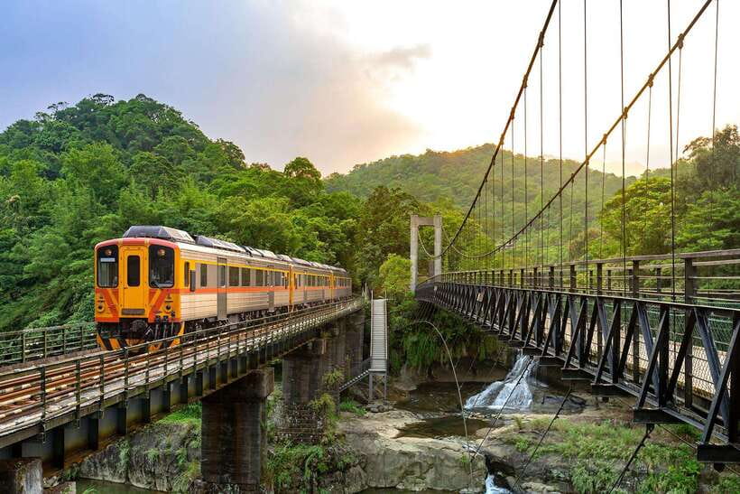 Taipei: Northern Taiwan Private Yehliu, Jiufen, & Shifen - Pingxi and the old rail corridor