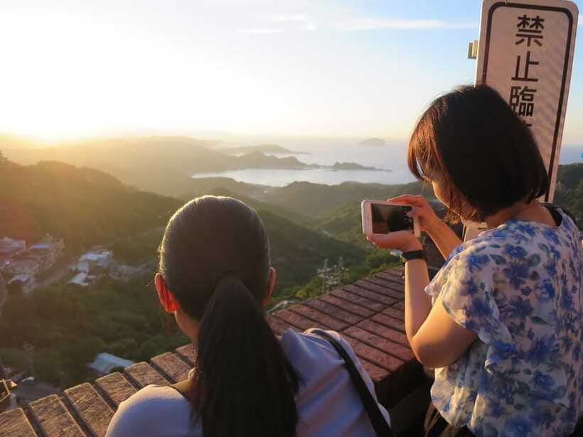 Taipei: Private City Sightseeing Tour with Driver - Shilin Night Market and Taipei street food