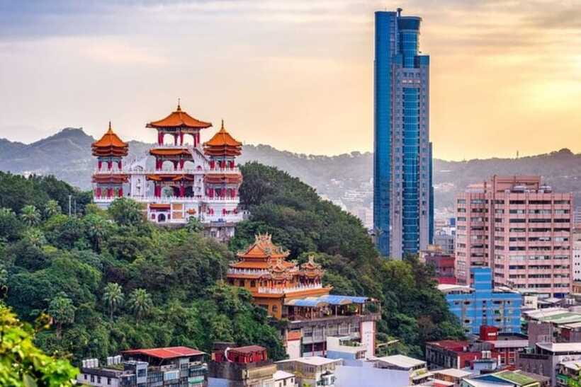 Taipei: Private custom tour with a local guide - What makes the museum option useful