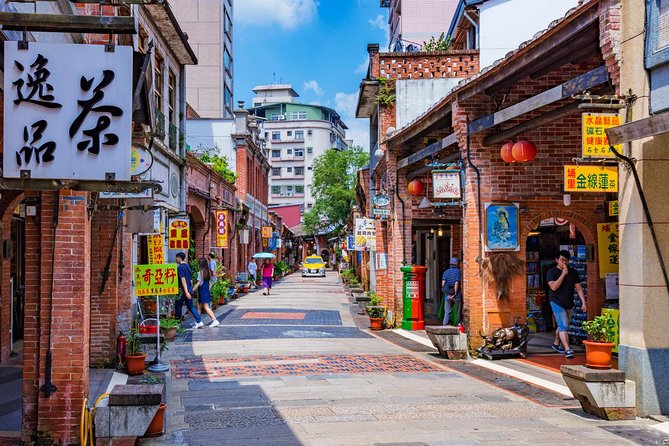 Taipei Private Custom Tour with a Local: Highlights & Hidden Gems - Chiang Kai-shek Memorial and the city’s major sights