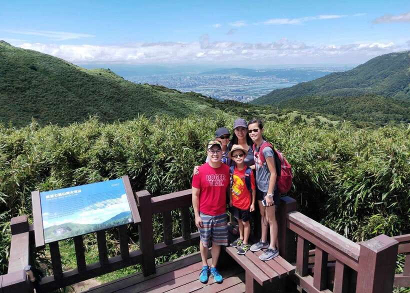 Taipei: Private Day Tour by Car - Food turns a sightseeing loop into a Taipei day