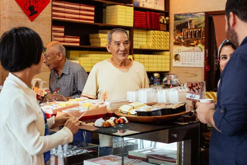 Taipei: Private Food Tour – 10 Tastings with Locals - The guides make or break the experience