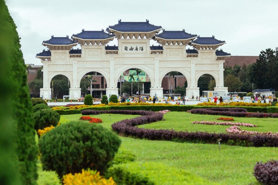 Taipei: Private Tour with Locals – Highlights & Hidden Gems - What $100 per person gets you