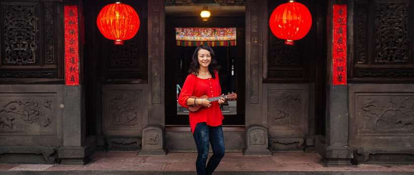 Taipei: Private Tour with Locals – Highlights & Hidden Gems - Meeting the city at Chiang Kai-Shek Memorial Hall