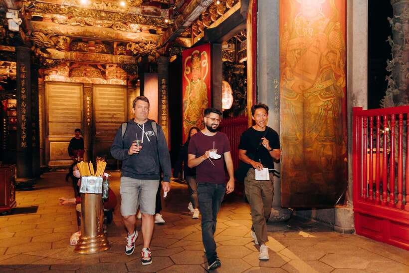 Taipei's Origin & Longshan Temple - Taiwan Cultural Tour - Meeting Longshan Temple’s folk gods
