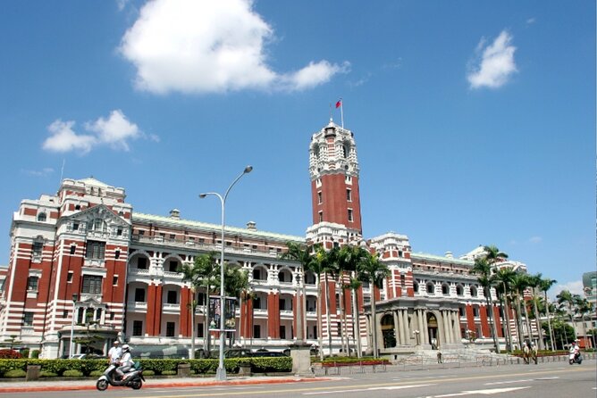 Taipei Scavenger Hunt and Sights Self-Guided Tour - Starting at Chiang Kai-shek Memorial Hall