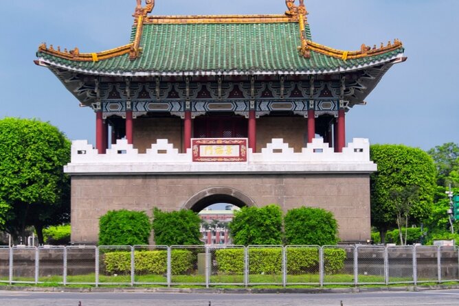 Taipei Scavenger Hunt and Sights Self-Guided Tour - Finding the route with map hints