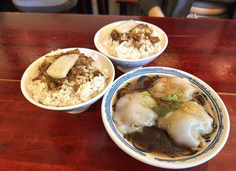 Taipei: Street Food & Hidden Eats Night Market Food Tour - Key points at a glance