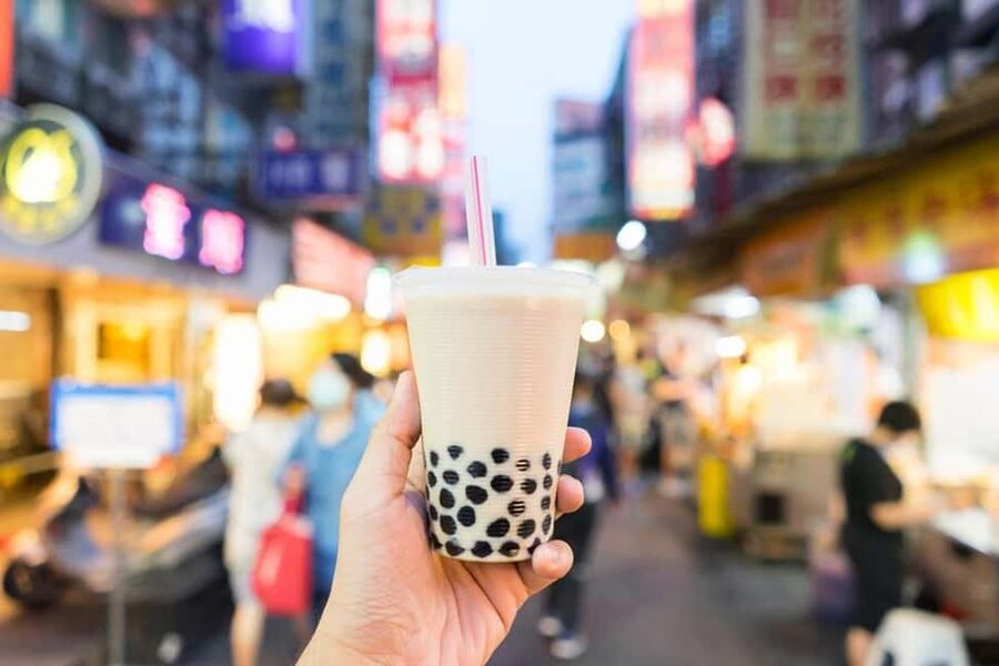 Taipei: Street Food & Hidden Eats Night Market Food Tour - Soup-filled pork buns in Shida Night Market