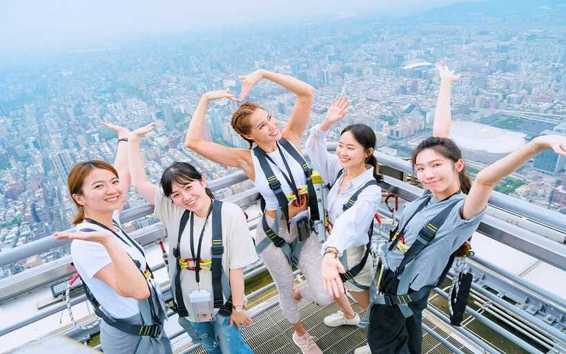 Taipei: Taipei 101 Observatory - Skyline 460 Cloud Walk - Why Skyline 460 feels different from a normal tower visit