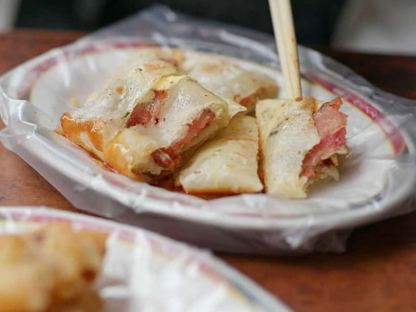 Taipei: Taiwan Traditional Breakfast & Market & Tea Tasting - Walking toward Dihua Street