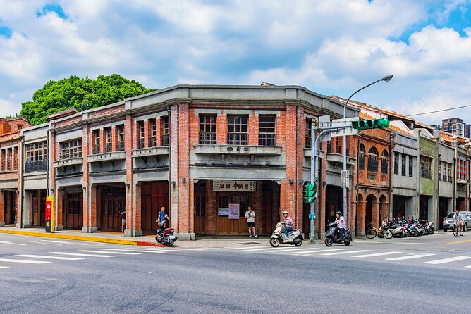 Taipei Timeout: Private 8-Hour Layover Adventures - Dihua Street and the older commercial city