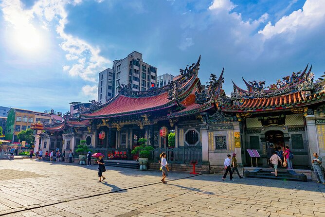 Taipei Touchdown: Make the Most of Your 6-Hour Layover - Weather, walking, and what to bring