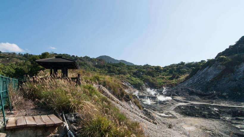Taipei: Yangmingshan National Park Half-Day Tour - Yangmingshuwu and the Chiang Kai-shek connection