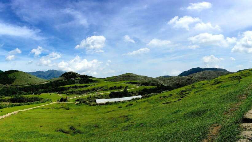 Taipei: Yangmingshan National Park Half-Day Tour - Xiaoyoukeng: steam, sulphur, and living volcanic ground