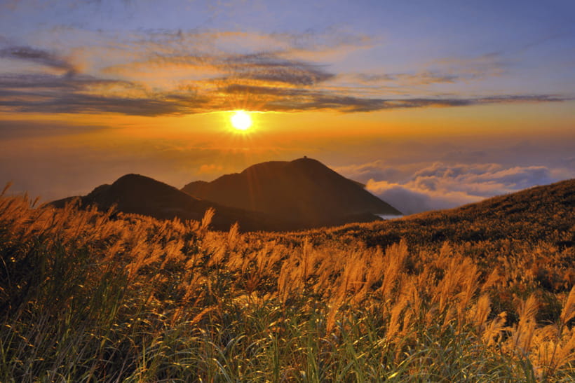 Taipei: Yangmingshan, Shifen, Jiufen & Yehliu Private Tour - Shifen Waterfall and the final forest walk