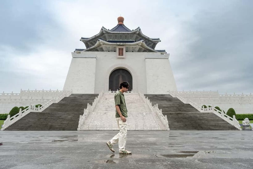 Taiwan Taipei: Quick Photoshoot with Taiwan Photographer - How Mason helps camera-shy people