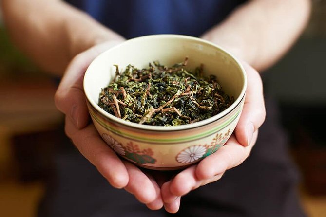 Tea of Taipei: Small-Group Tour with Taipei City Sightseeing - Lunch in Shihting Old Street