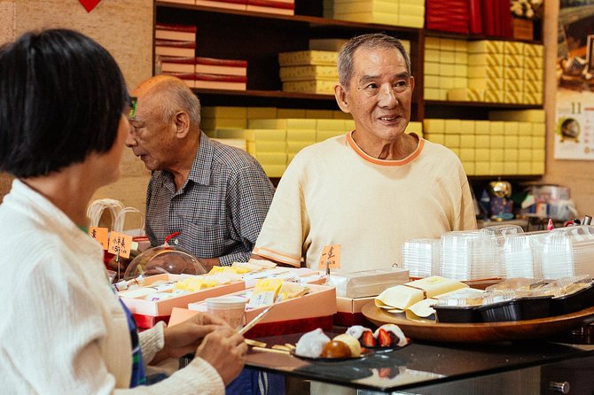 The Award-Winning Private Food Tour of Taipei: The 10 Tastings - Meeting at Dongmen Station and finding your bearings