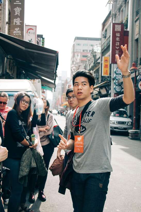 Vintage Taipei - Best of Taiwan and Sunset Walking Tour - Taipei Xia Hai City God Temple and 月老