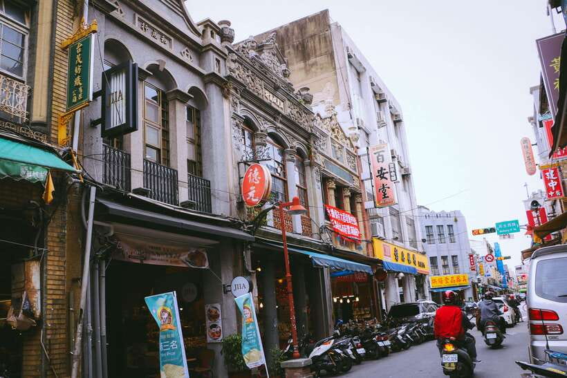 Vintage Taipei - Best of Taiwan and Sunset Walking Tour - Walking through Dadaocheng’s old streets