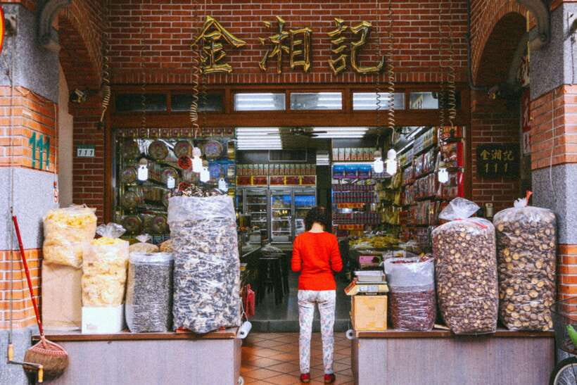 Vintage Taipei - Best of Taiwan and Sunset Walking Tour - Chinese medicine, herbs, and dry goods