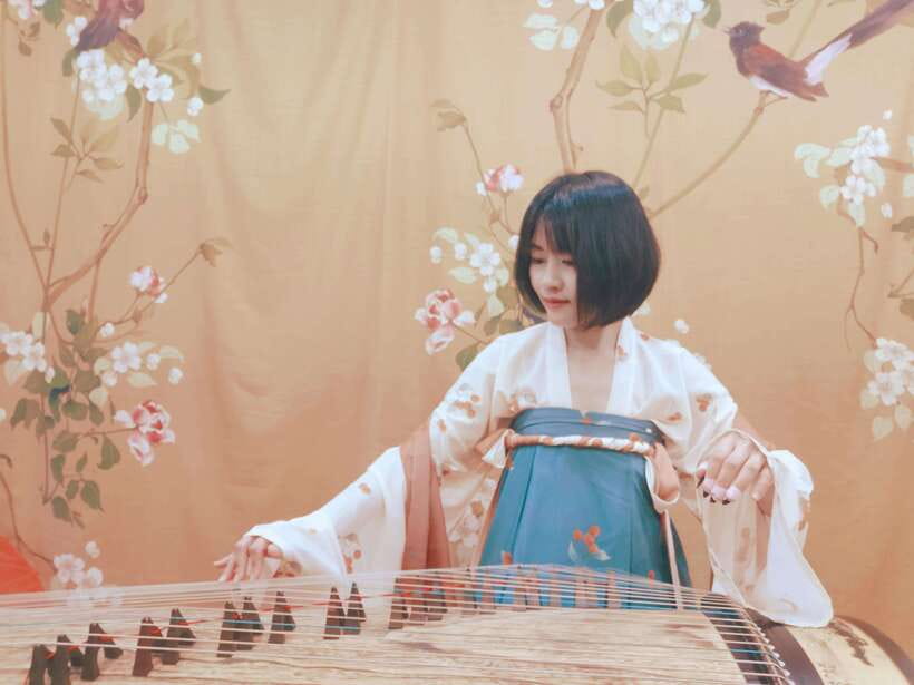 Wear Hanfu and play guzheng - Is $50 a fair price?