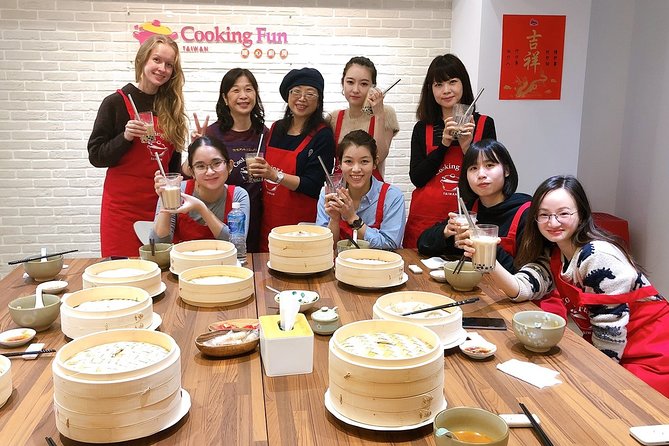 Xiao long bao, Pork thick soup, Bubble milk tea. (Taiwan Cooking Class)-B - Making xiao long bao in a Taipei kitchen