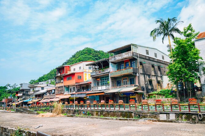 Yehliu, Golden Waterfall, Jiufen, Shifen Day Tour - Shifen Old Street and the sky lantern tradition