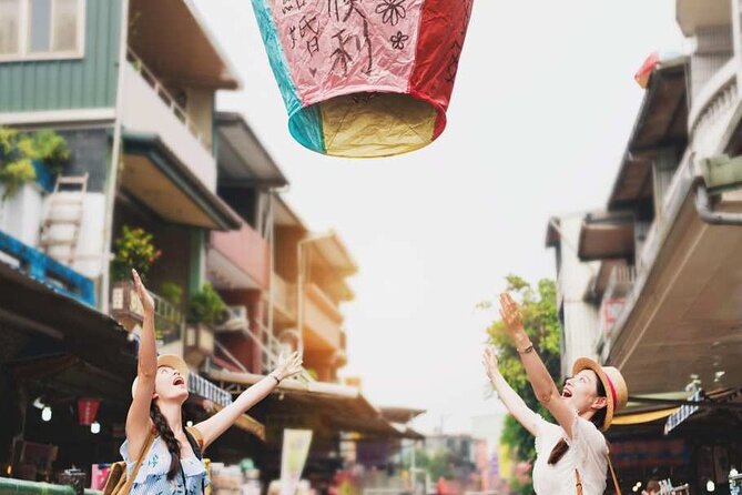 Yehliu, Jiufen & Shifen Taiwans North Coast Day / Night Tour - How to get the best value from $48.42